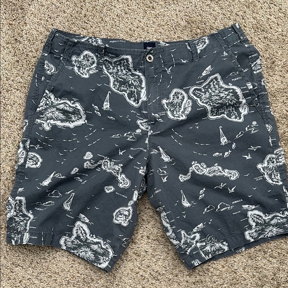 NWOT Gray and White Shorts - Picture 2 of 4